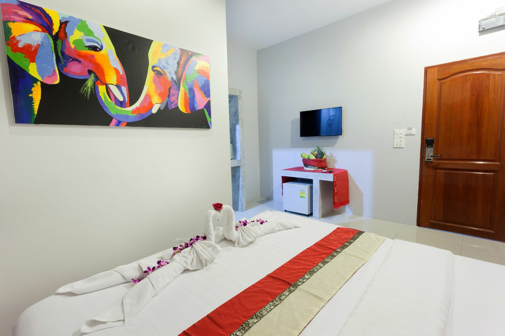 Freedom Hotel Patong Экстерьер фото