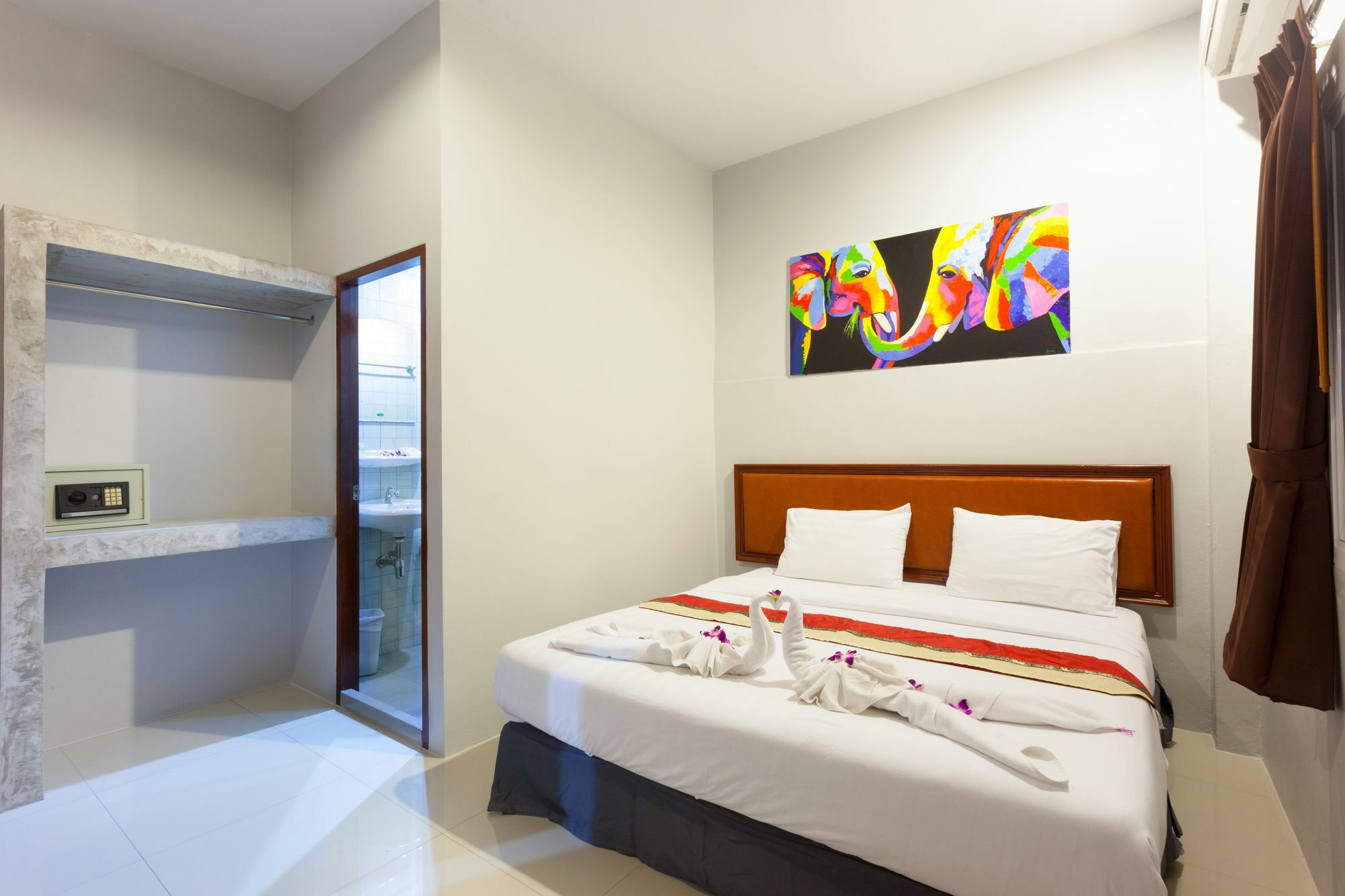 Freedom Hotel Patong Экстерьер фото
