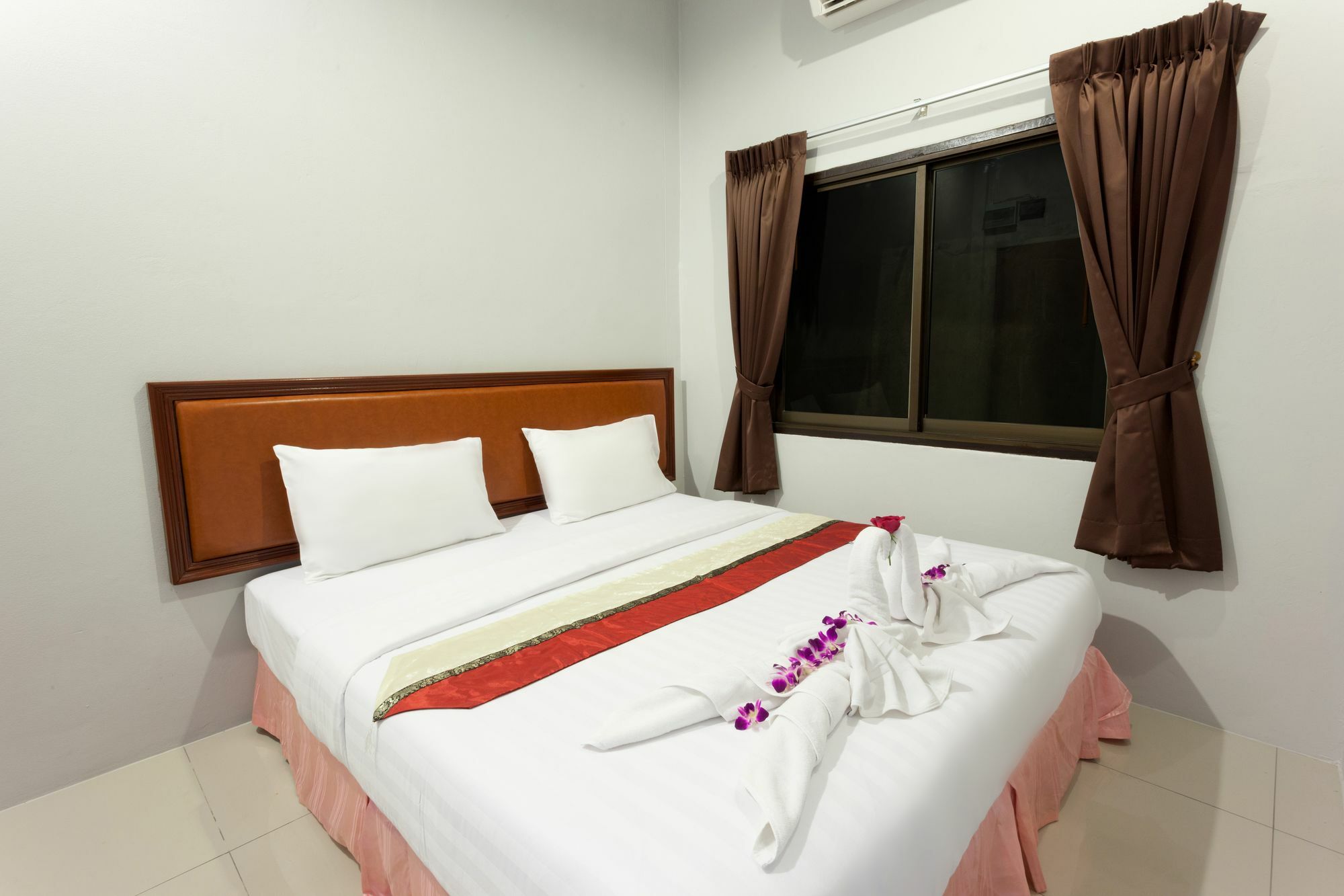 Freedom Hotel Patong Экстерьер фото
