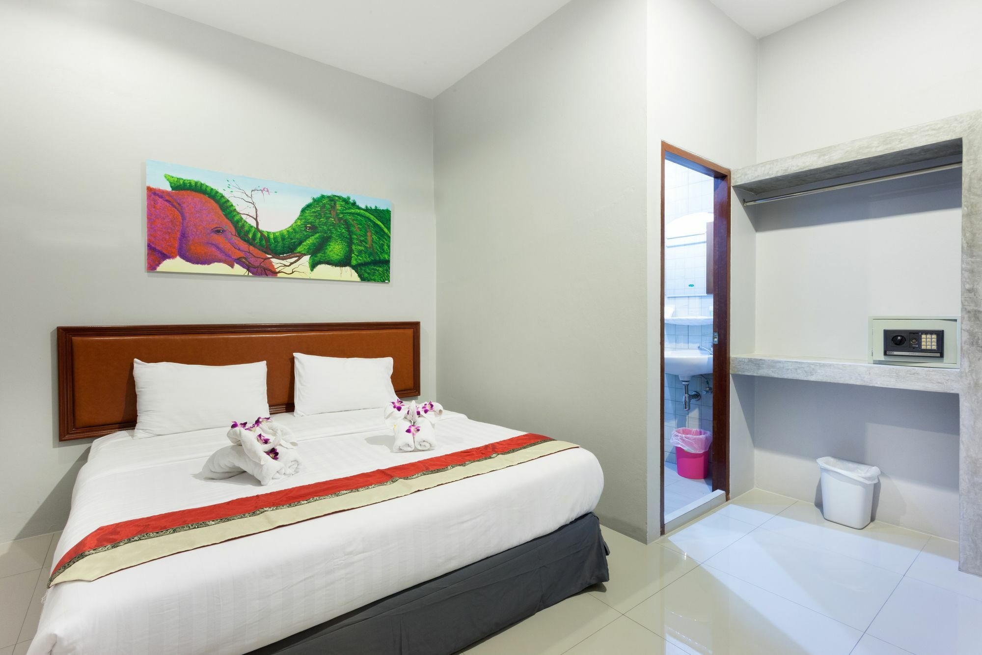 Freedom Hotel Patong Экстерьер фото