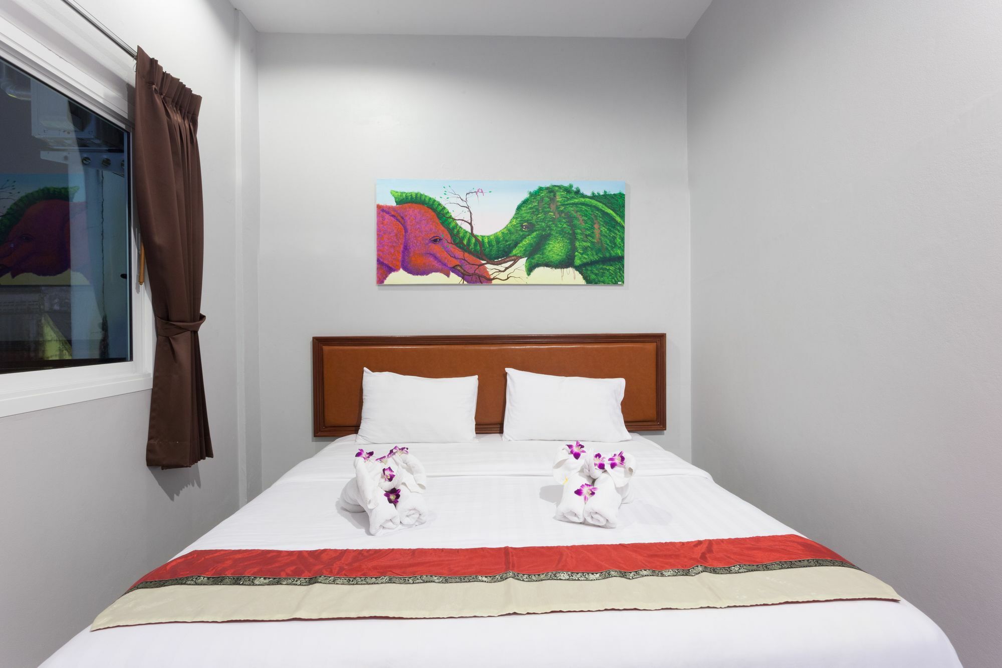 Freedom Hotel Patong Экстерьер фото