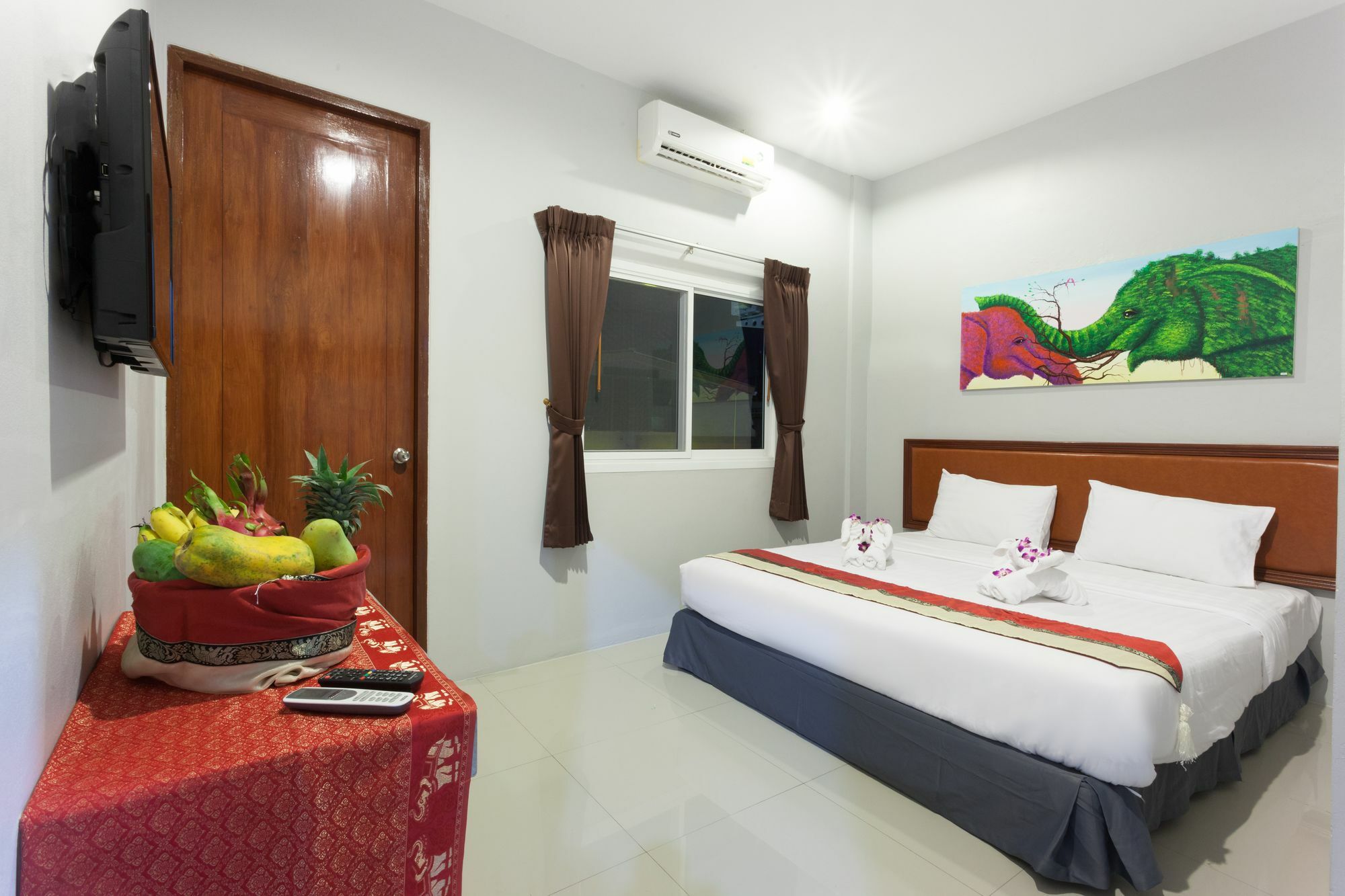 Freedom Hotel Patong Экстерьер фото